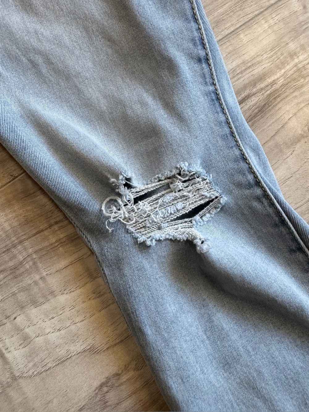 Liverpool The Crop Flare Jeans 6/28 Dramatic Frayed Step Hem Light Wash Denim - Picture 9 of 9